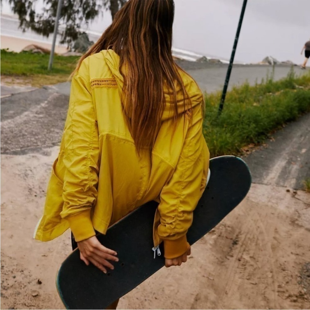 Free people Movement NWOT run wild jacket SIZE MEDIUM - Picture 5 of 10